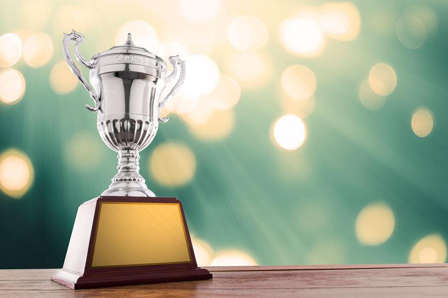 En silvrig prispokal